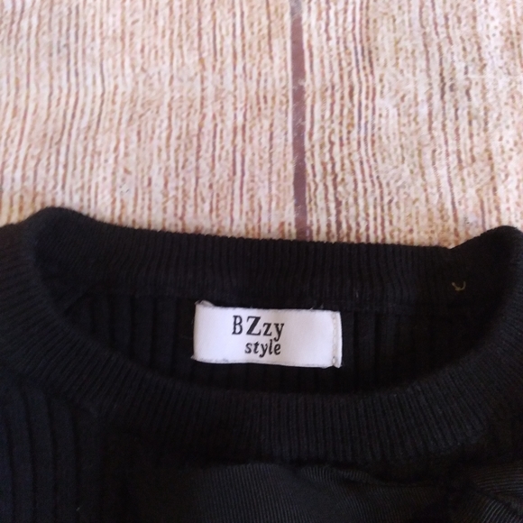 Bzzy Style black ribbed sweater sz 18 girl - Picture 3 of 4